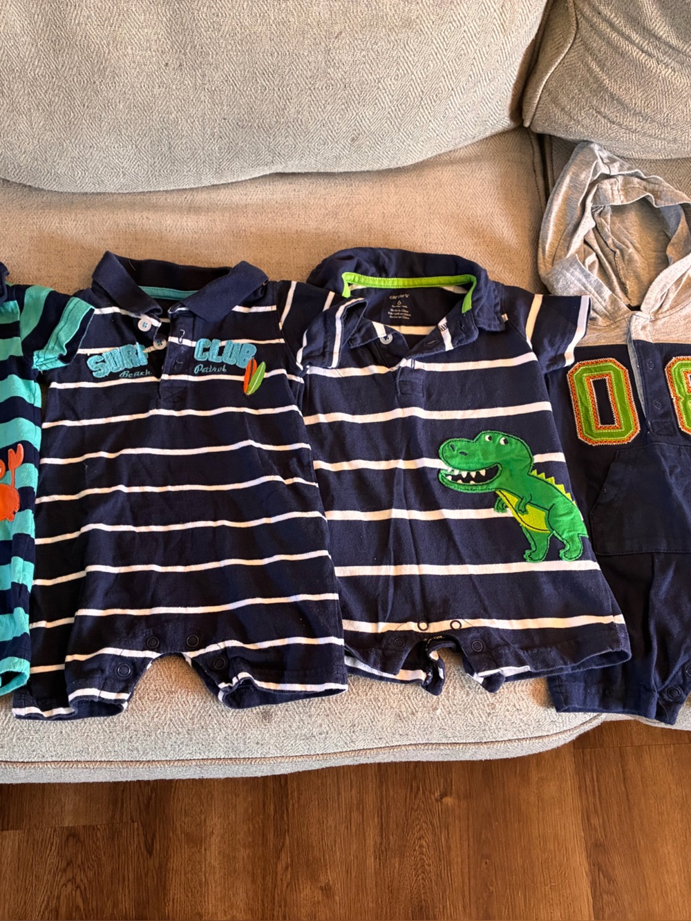 Carter's set of 4 One-Piece romber outfits